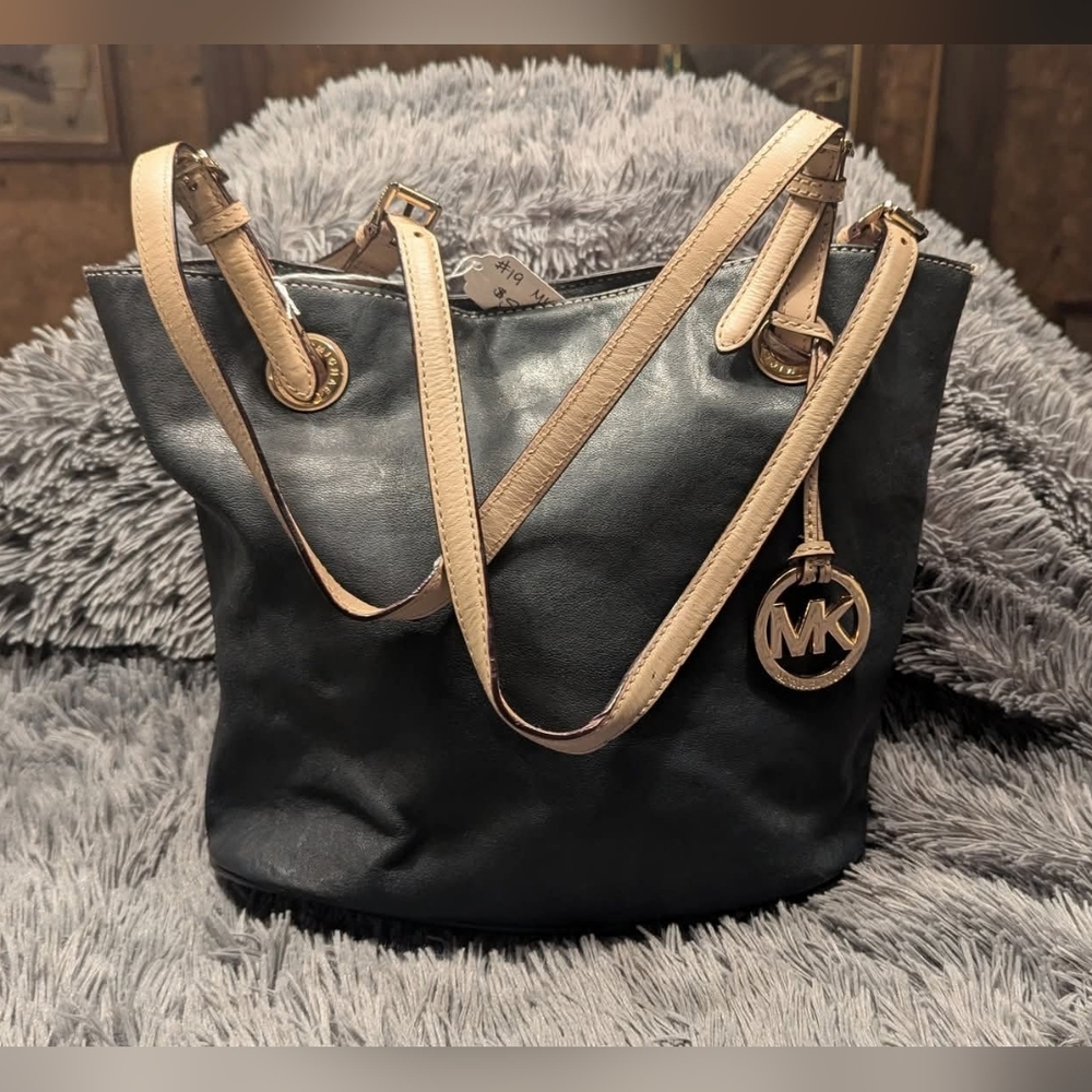 Michael Kors Jet Set Medium Tote